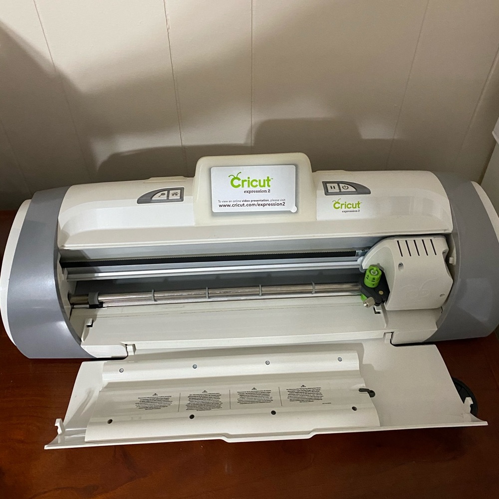 Cricut Expressions 2 Bundle